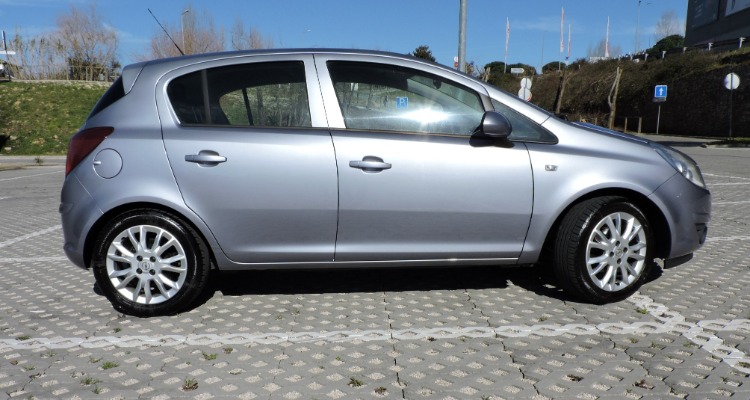 Opel corsa 1.2 enjoy