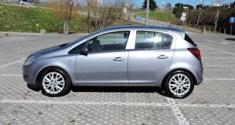 Opel corsa 1.2 enjoy